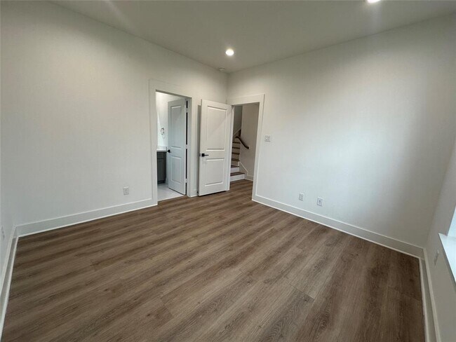 Building Photo - 2828 Versailles Oak Ln