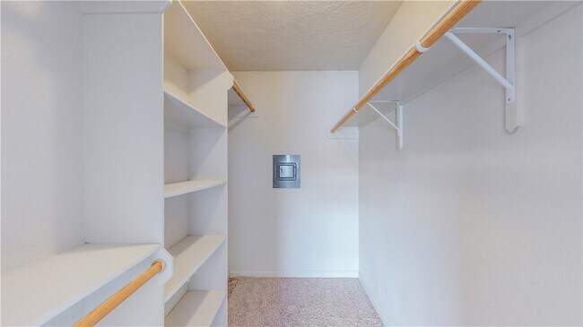 Building Photo - 904 University Oaks Blvd