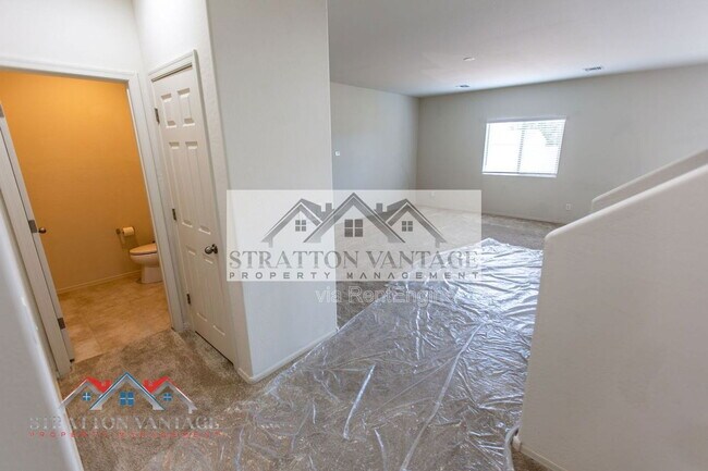 Building Photo - 43620 W Mescal Dr