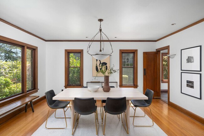 Building Photo - Amazing Nob-Hill Estate with impeccable fi...
