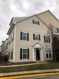 Building Photo - 3-bed 2.5-bath End-Unit Townhouse in desirable Piney Orchard Community