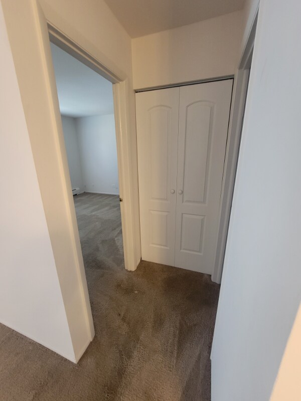 Building Photo - 547 Brookside Dr
