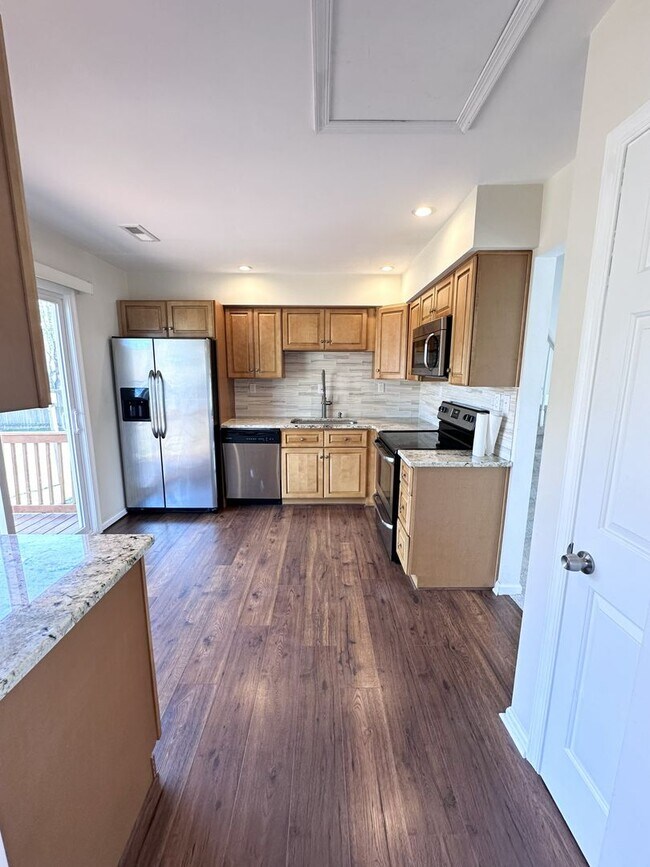 Building Photo - Charming Updated Home in Prime Chesapeake Location – Spacious Layout & Modern Touches!