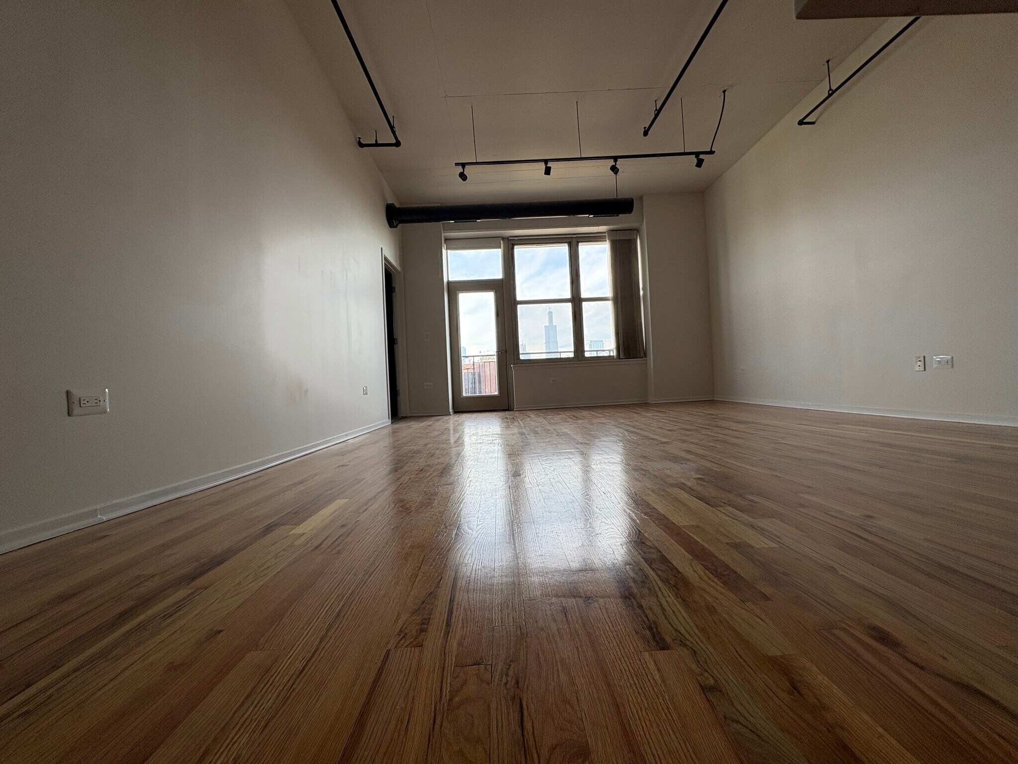 Building Photo - 6 S Laflin St