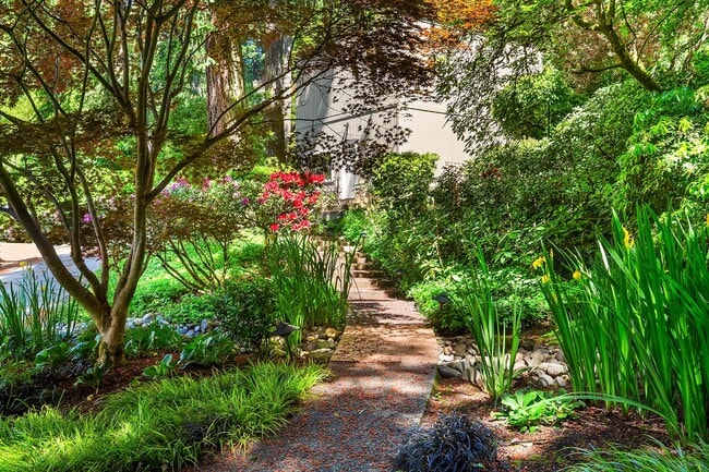 Building Photo - 3bd/3.5ba Mercer Island Home