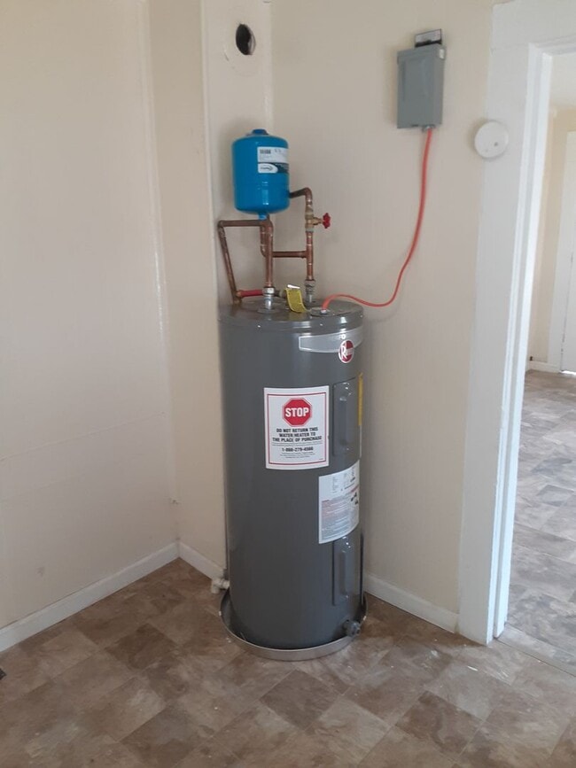 Building Photo - 2004 Franklin St