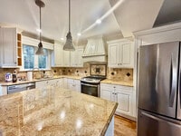 Building Photo - 27 Nautilus Pl