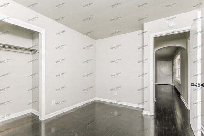 Building Photo - 718 Bristol Rd