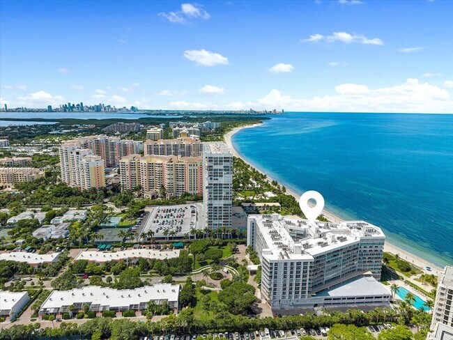 Building Photo - 600 Grapetree Dr