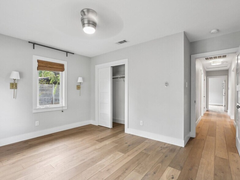 Building Photo - 1109 Sahara Ave