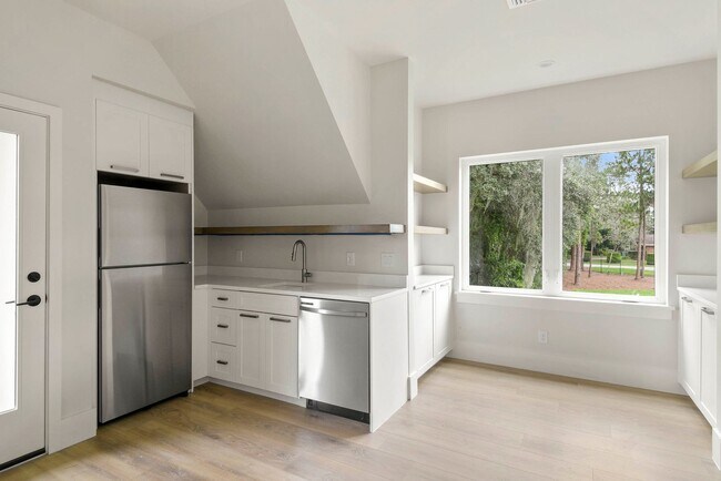 Building Photo - 3222 Holliday Ave