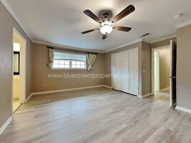 Building Photo - 1804 Mercedes Pl