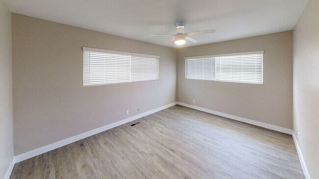 Building Photo - 6BD/2.5BA, Amazing Yard!