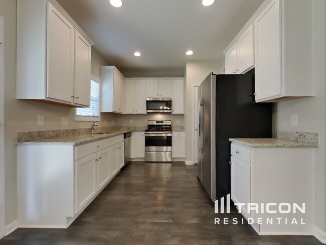 Building Photo - 1007 Cyril Dr