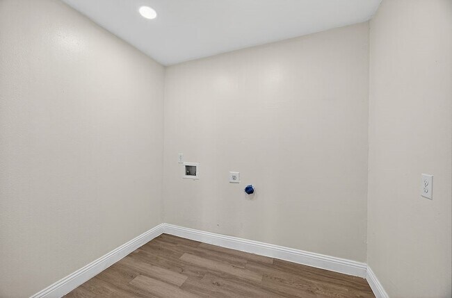 Building Photo - 108 Dupont Cir