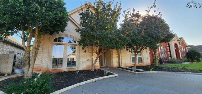 Building Photo - 1608 Tanglewood Dr