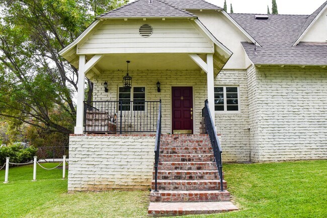 Building Photo - 8325 La Bajada Ave
