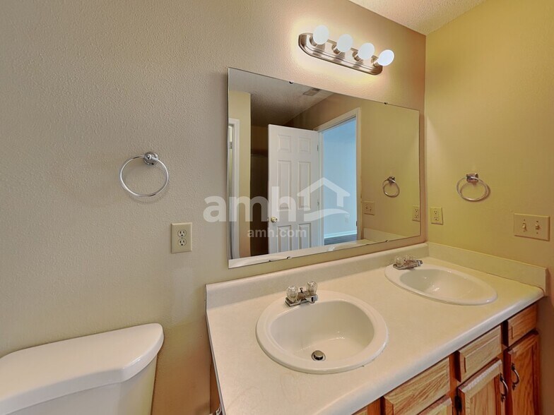 Building Photo - 15235 Follow Dr