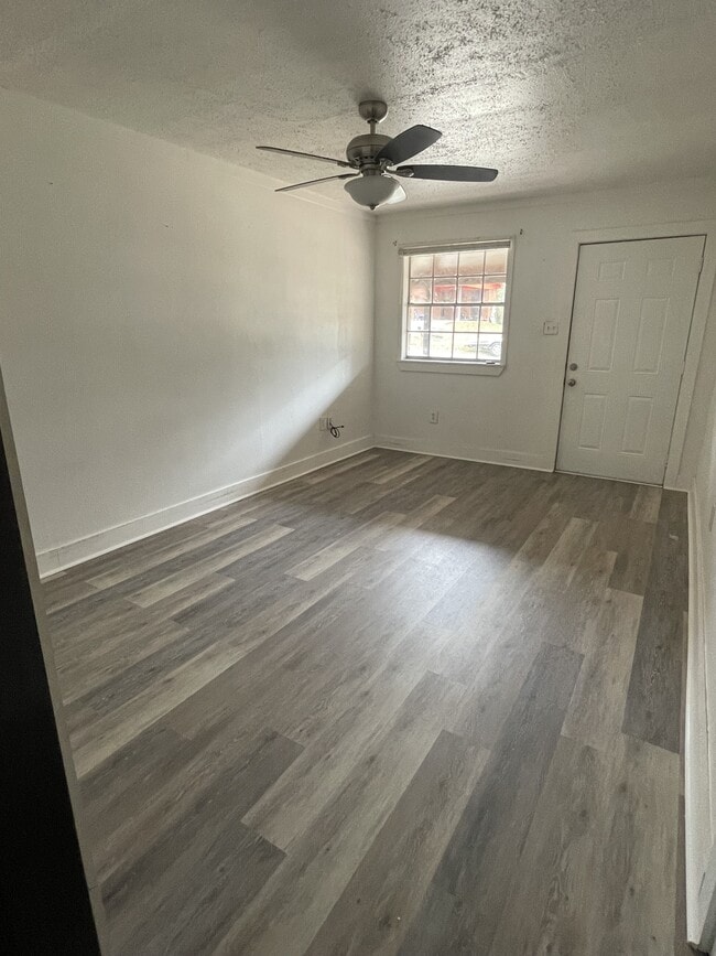 Building Photo - 2968 Oak St