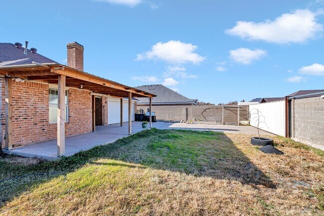 Building Photo - 6915 Robbie Rd