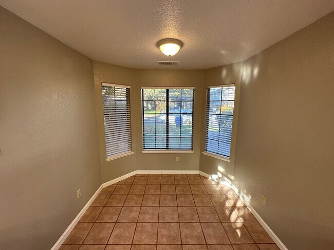 Building Photo - No Deposit