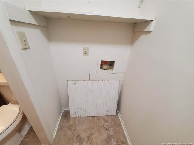 Building Photo - 1865 Tryon Dr