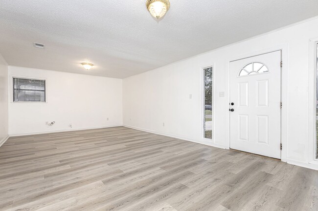 Building Photo - 4703 Bronfair Ave