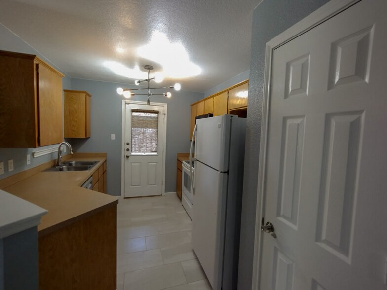 Building Photo - 2710 Seabiscuit Dr
