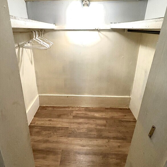 walk-in closet - 352 Buckingham St