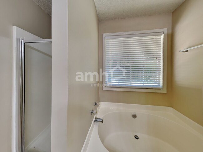 Building Photo - 2725 Freemans Walk Dr