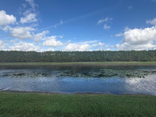 Building Photo - 7275 Summer Tree Dr