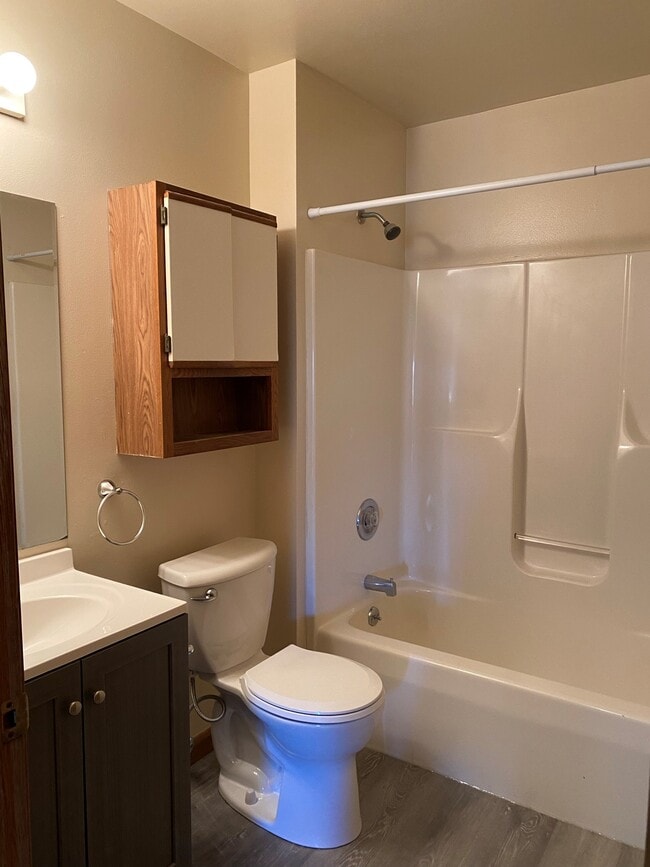 Main Bathroom - 5005 26th Ave