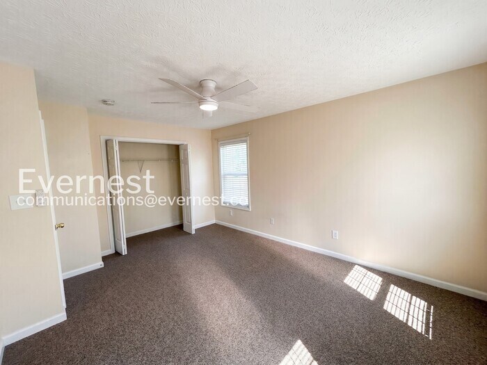 Building Photo - 6228 Weathersfield Way