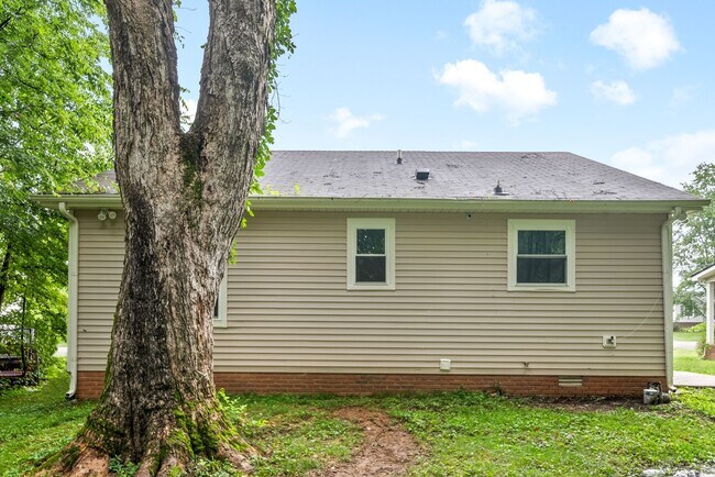 Building Photo - 135 E St