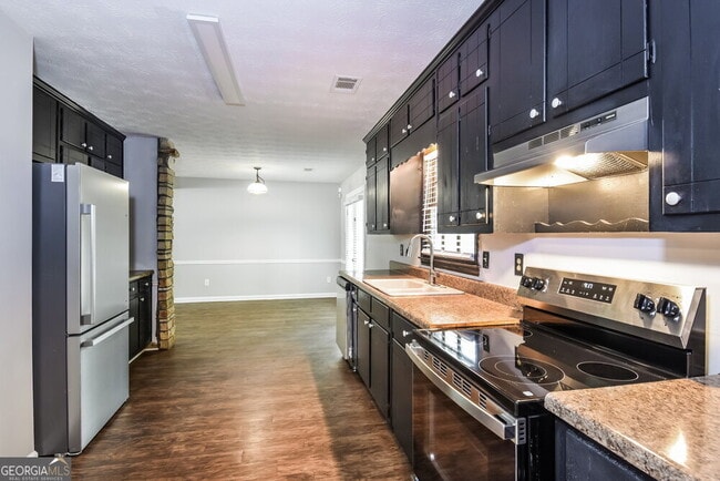 Building Photo - 897 Raintree Ct SE