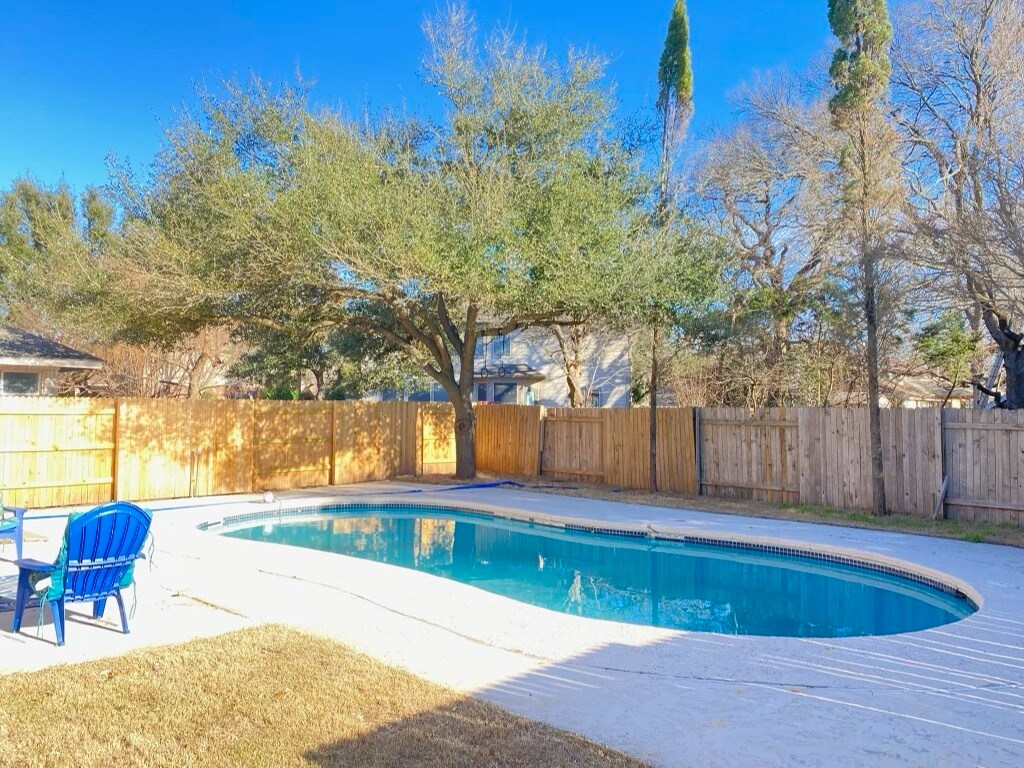 Building Photo - 2326 Clover Ridge Dr