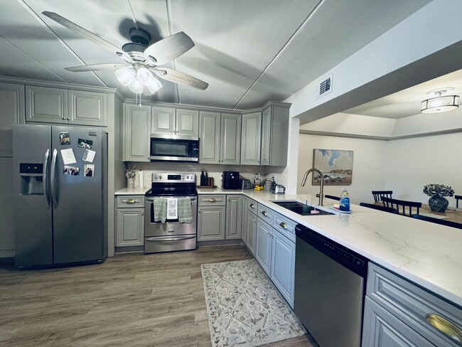 Building Photo - 12260 Sag Harbor Ct