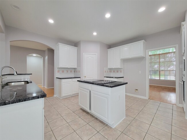 Building Photo - 9410 Barretts Glen Ct