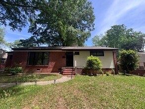 Building Photo - Great 3 bedroom home available in East Charlotte