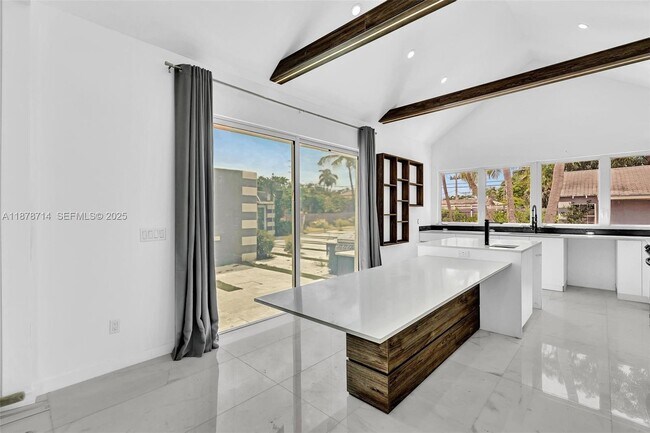 Building Photo - 394 SE 5th Ave