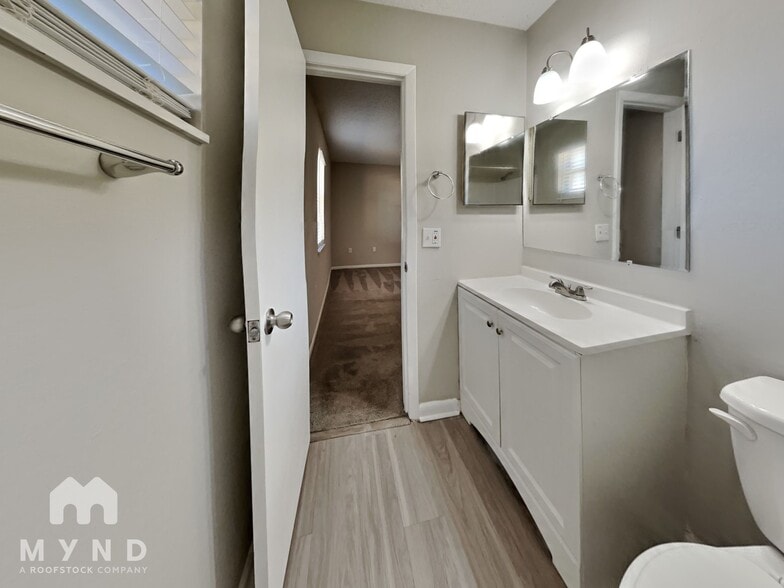 Building Photo - 2030 Voltaire St