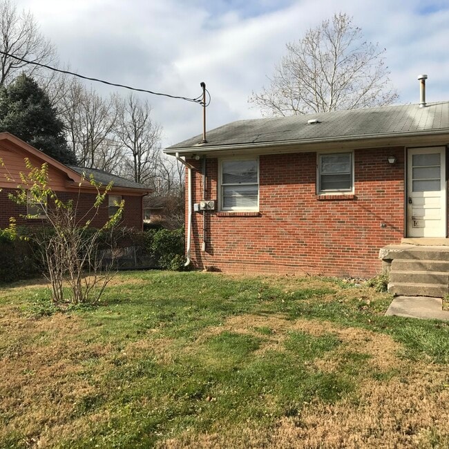 Building Photo - 2350 Heather Way