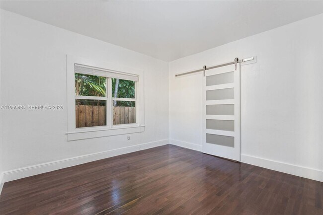 Building Photo - 2465 Inagua Ave