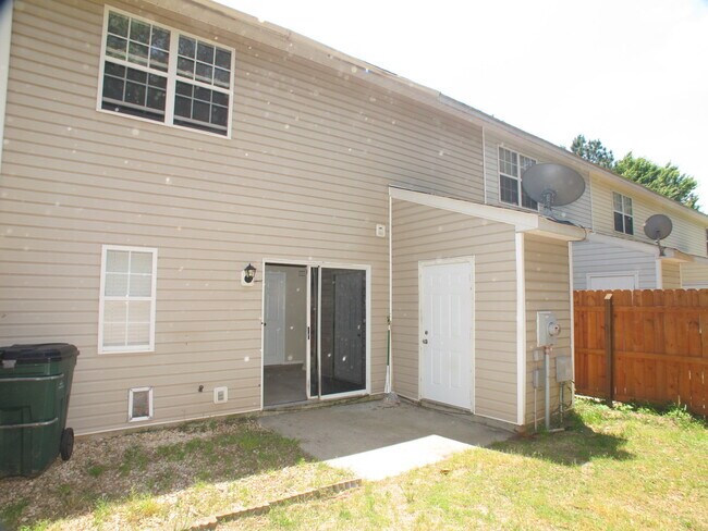 Building Photo - End Unit 3 bedroom, 2 bath Townhome in the...