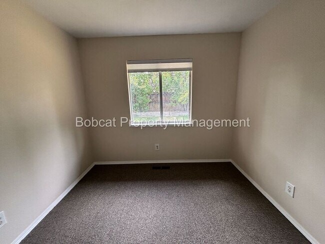 Building Photo - 1650 Walker Dr