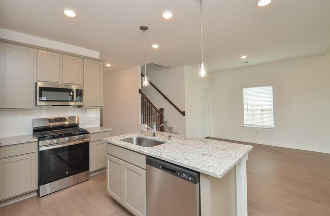 Building Photo - 1607 Blue Cypress Dr
