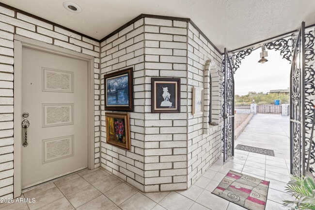 Building Photo - 322 N Cleopatra St