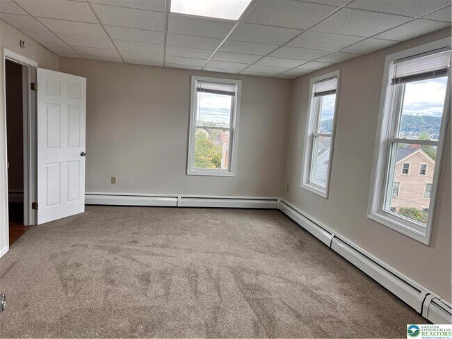 Building Photo - 402 Prospect Ave