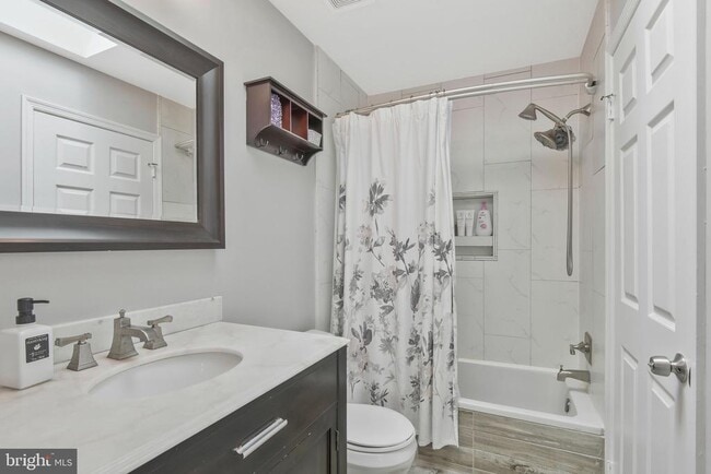 Building Photo - 1 Bentmoor Ct