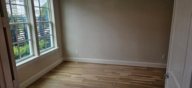 Building Photo - 712 Cage St